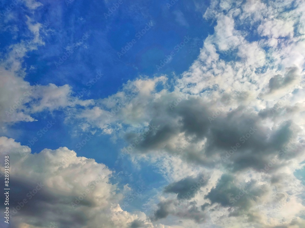 Fototapeta premium Blue sky with clouds in the sky