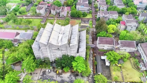 Padang, Indonesia - Oktober 2021 : A drone video of a library at a renowned university in the city of Padang, Indonesia, on a bright morning. photo