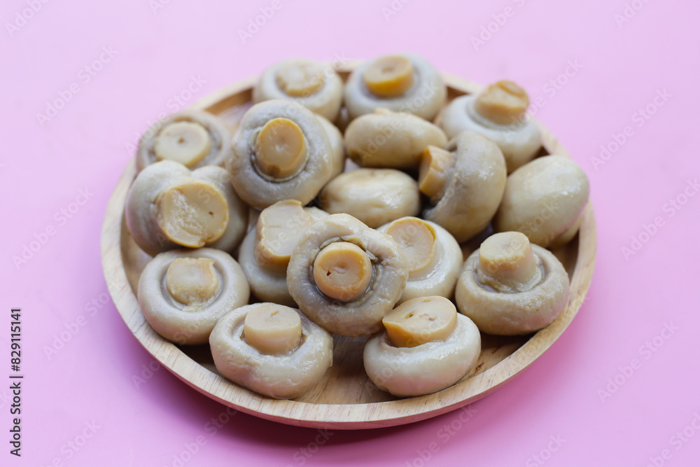 Champignon mushrooms in brine. Canned champignon mushrooms whole Champignon mushrooms in brine. Canned champignon mushrooms whole
