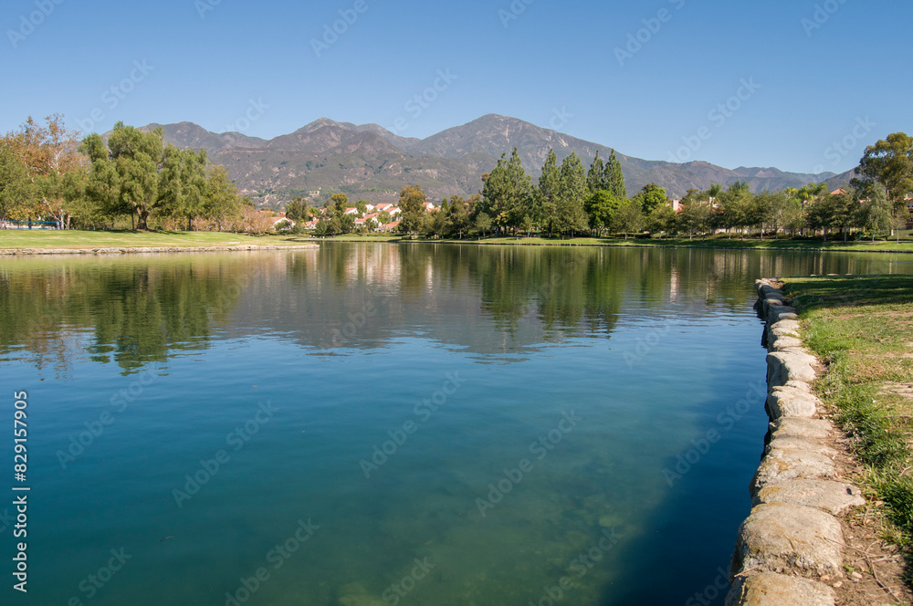 Fototapeta premium City of Rancho Santa Margarita, Orange County USA, view of the lake and mountains near the trees 