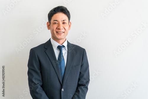 Fotografía スーツ姿の中年アジア人ビジネスマン（経営者・管理職・役員・社長・上司）