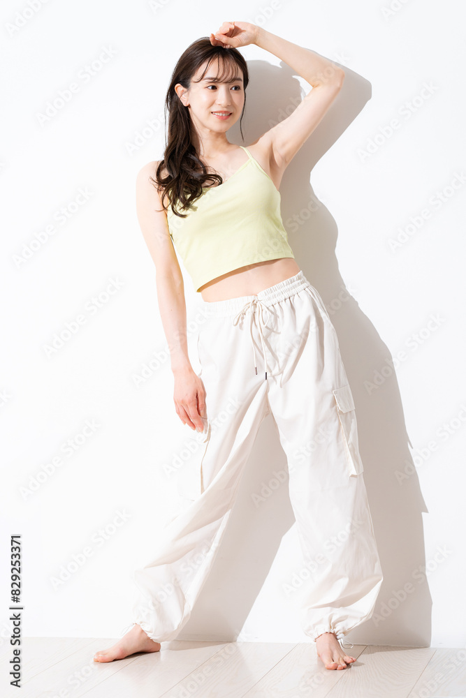 Naklejka premium 30代スポーツウェアの女性