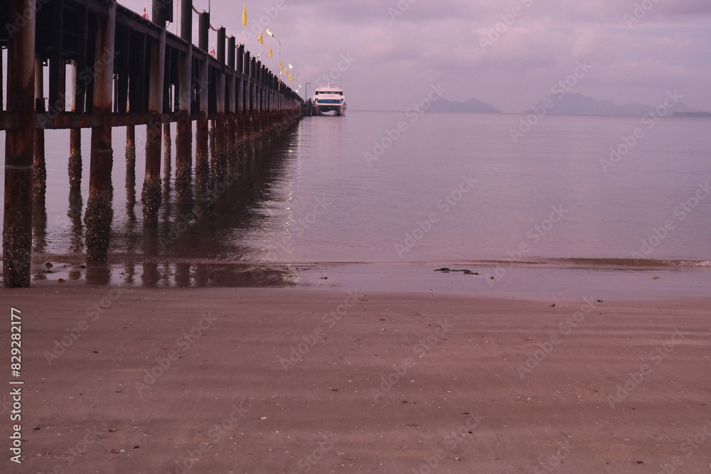 Fototapeta premium Fast boat from Thung Makham Noi Subdistrict, Chumphon Province to Koh Tao, Surat Thani Province. Thailand At 6:00 a.m. in the morning at Thung Makham Noi