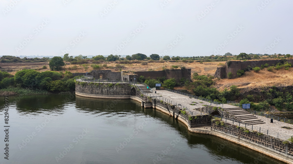 Obraz premium Fortress of Naldurg Fort and Dam, Naldurg, Osmanabad, Maharashtra, India.
