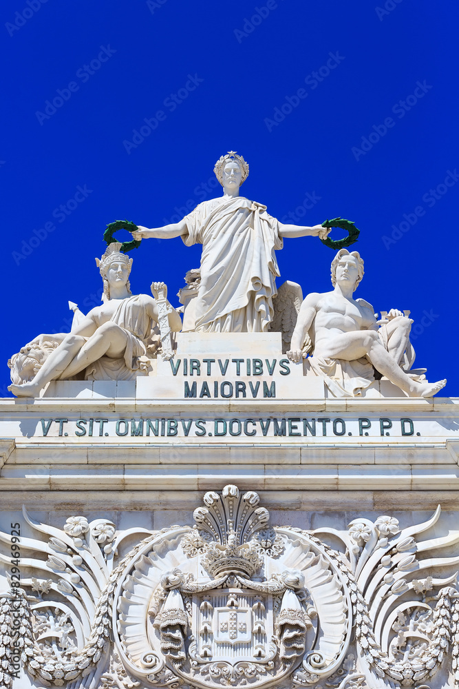 Obraz premium statue at Rua Augusta Arch in Lisbon, Portugal