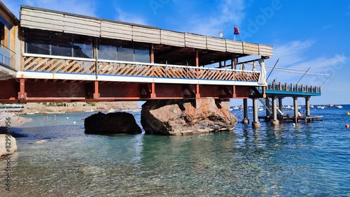 Obraz na płótnie Marina del Cantone - Ristorante sul pontile w salonie
