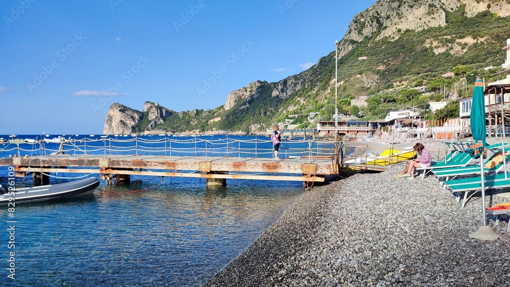 Marina del Cantone - Scorcio del pontile di mattina presto
