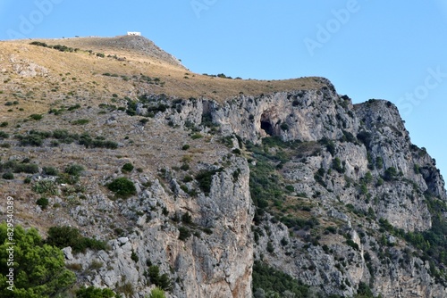 Obraz na płótnie Ieranto - Eremo sulla cima di Monte di San Costanzo w salonie