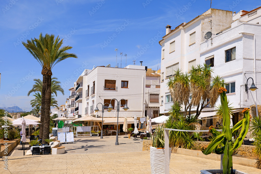 Fototapeta premium Moraira (Teulada-Moraira), Costa Blanca Spanien, Altstadt und Promenade El Portet/L'Ampolla