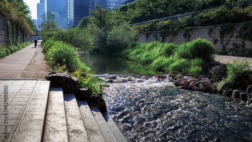 Canvas Print Cheonggyecheon Stream in Seoul, South Korea with beautiful water reflection