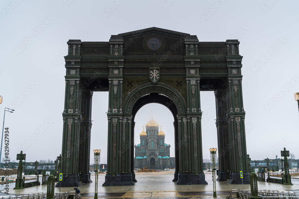 Obraz premium March 23, 2024. Russia. Moscow oblast. the Russian Carillon and the Main Temple of the Armed Forces of the Russian Federation.