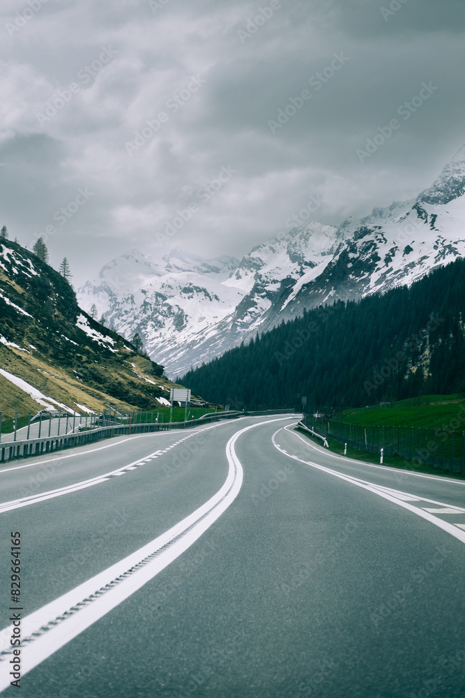 Fototapeta premium road to the mountains