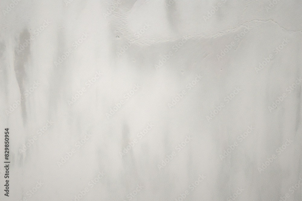 Sfondo semplice argento lucido. Texture liscia di colore azzurro metallizzato. Illustrazione astratta di bagliori e sfumature. Sfondo semplice argento lucido. Texture liscia di colore azzurro metallizzato. Illustrazione astratta di bagliori e sfumature.