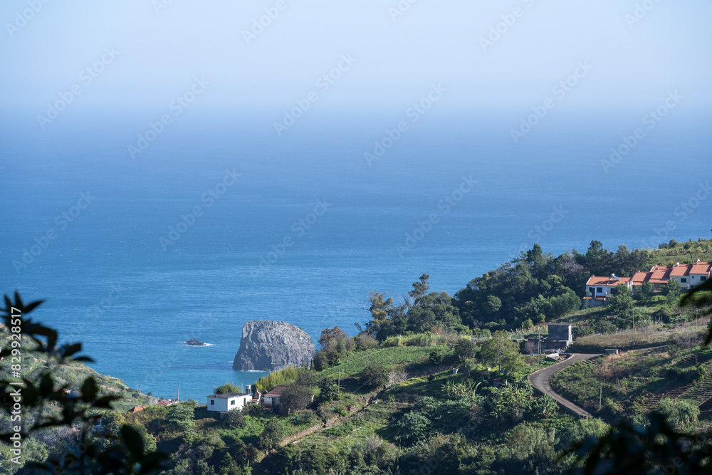 Fototapeta premium Madeira, Inseleindrücke - Bergwelt bis Küstenidylle
