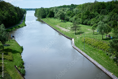 Le canal pittoresque entre la Marne et le Rhin