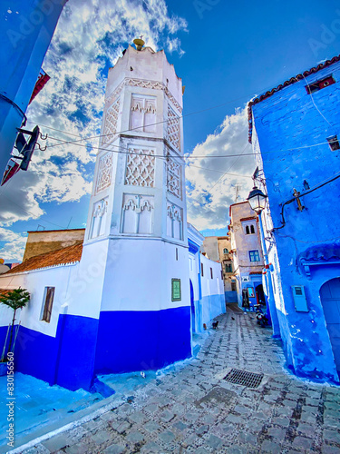 Gassen von Chefchaouen: Farbenfrohes Straßenleben in Marokkos Blauer Stadt © Noah