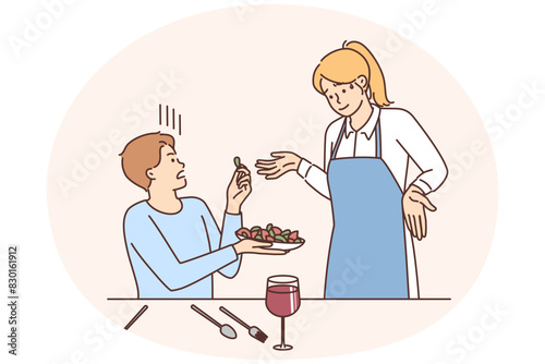 Dissatisfied client complain about dish to waitress