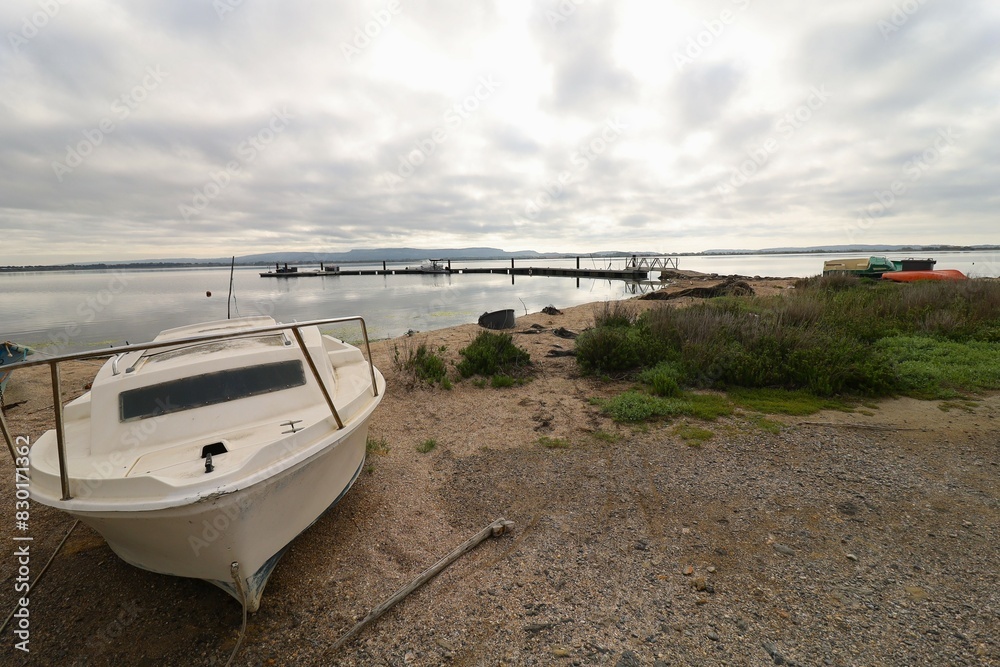 Fototapeta premium Le port, village de Bages, département de l'Aude, France