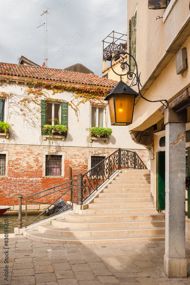 Obraz premium View of Venice historical center with characteristic bridge and canal in Santa Croce (Saint Cross) old district
