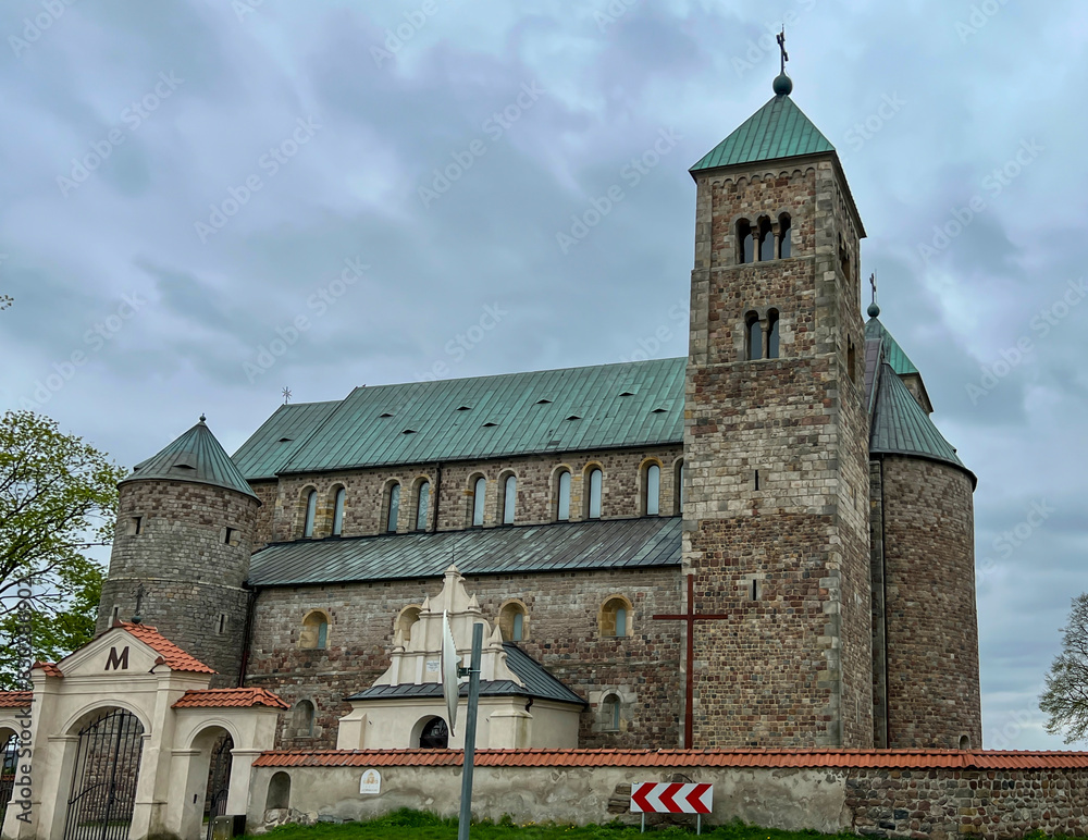 The only archcollegiate in Poland Archcollegiate of the Blessed Virgin Mary and St. Alexego in Tum (Laczyca Archcollegiate) – a church built in the 12th century ner Leczyca The only archcollegiate in Poland Archcollegiate of the Blessed Virgin Mary and St. Alexego in Tum (Laczyca Archcollegiate) – a church built in the 12th century ner Leczyca