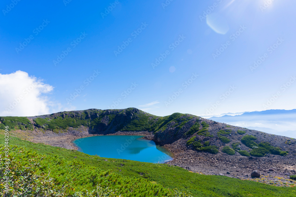 Fototapeta premium 御嶽山 コバルトブルーの三の池