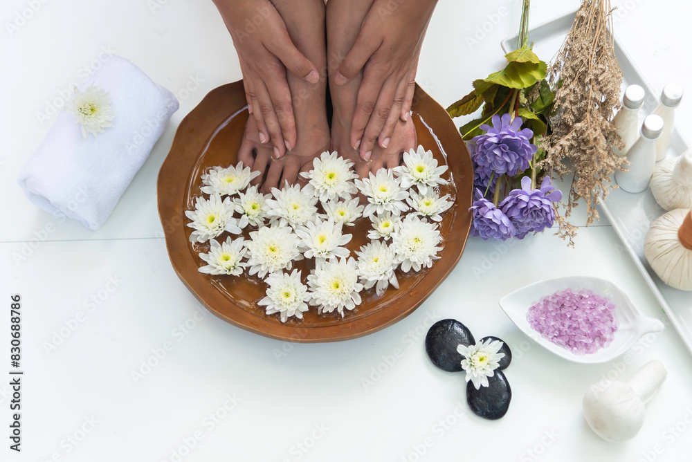Spa massage compress balls, herbal ball on the wooden with treaments spa , Thailand Spa massage compress balls, herbal ball on the wooden with treaments spa , Thailand
