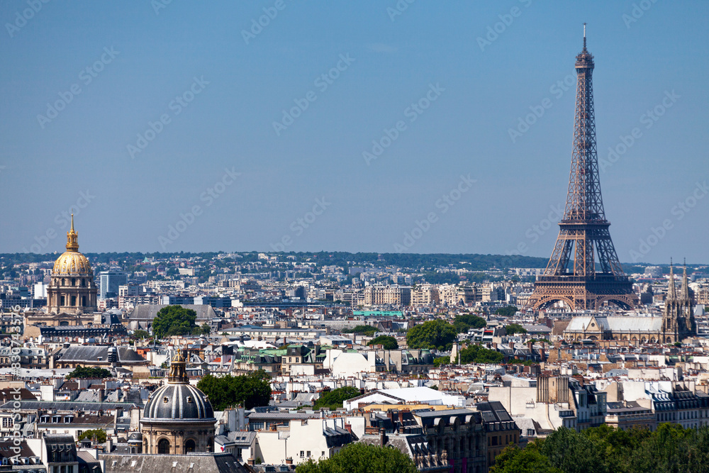 Fototapeta premium Paris cityscape with the Eiffel Tower and the Invalides