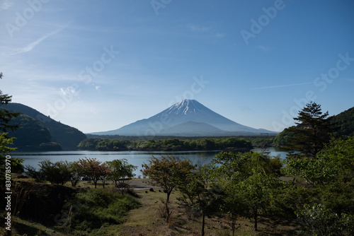 精進湖から眺める富士山