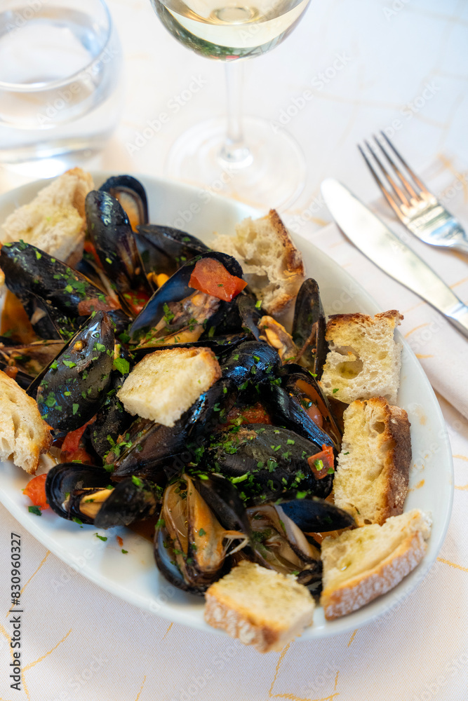 Seafood Delight with Wine Pairing
Seafood Delight with Wine Pairing