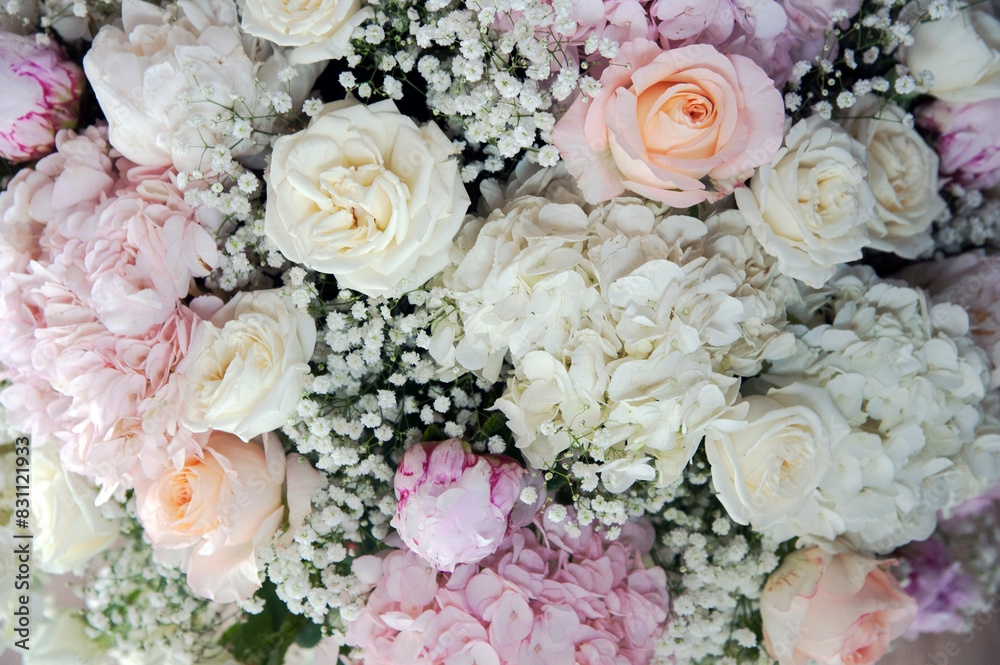 Close-up of some pastel-colored fresh flowers of a beautiful large bouquet. (HORIZONTAL) Close-up of some pastel-colored fresh flowers of a beautiful large bouquet. (HORIZONTAL)