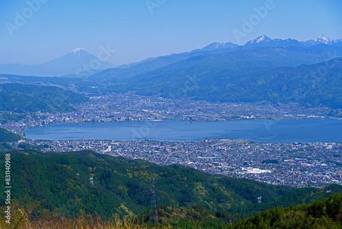 長野県の高ボッチ高原から見える諏訪湖と街と富士山