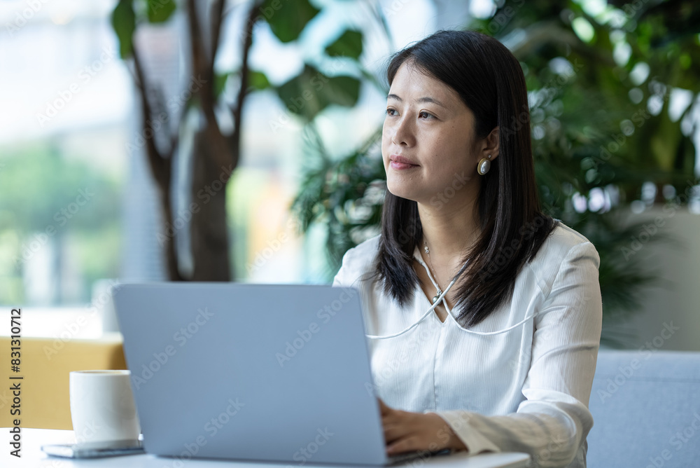 businesswoman working on laptop businesswoman working on laptop