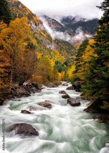 Otoño en el Parque Nacional de Ordesa y Monte perdido (España) photo