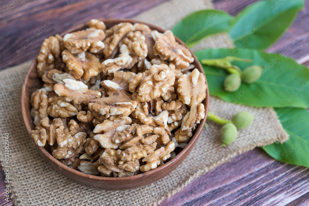 Obraz premium Raw Walnuts in a wooden bowl 