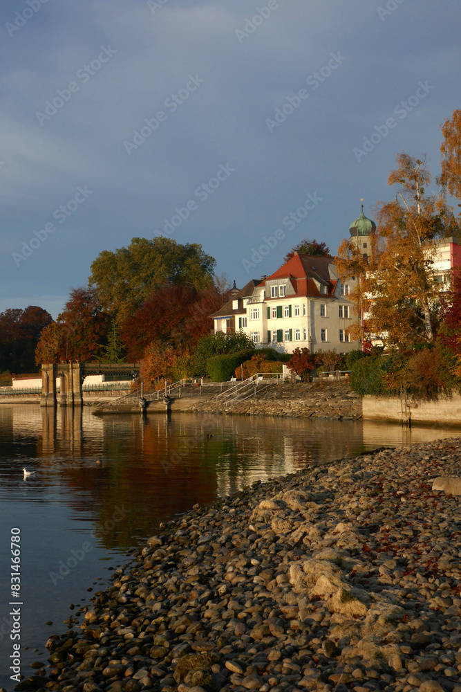 Fototapeta premium Schlosshafen der königlichen Sommerresidenz in Friedrichshafen am Bodensee