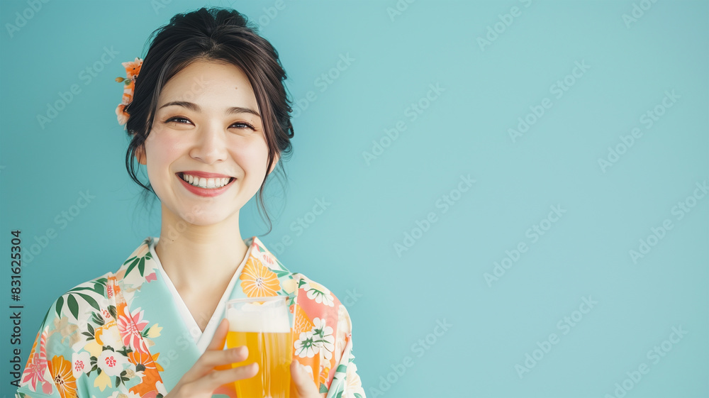 笑顔の女性とビール 笑顔の女性とビール