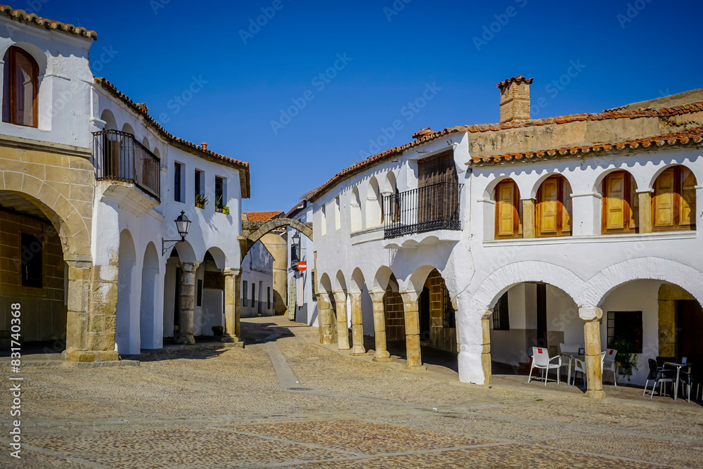 Fototapeta premium Stone arches with whitewashed walls in the main square of the Cáceres town of Garrovillas de Alconetar