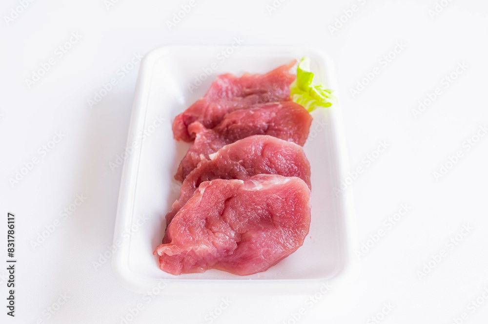 食品トレーに入った豚ヒレ肉 食品トレーに入った豚ヒレ肉