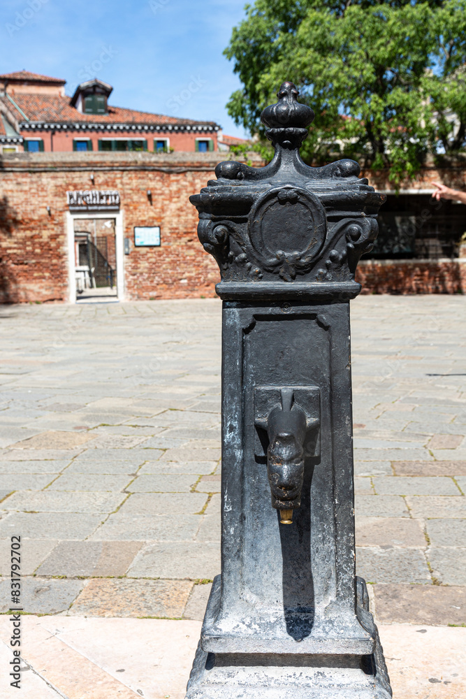 Obraz premium Metal water fountain on square in jewish gheto in Venice