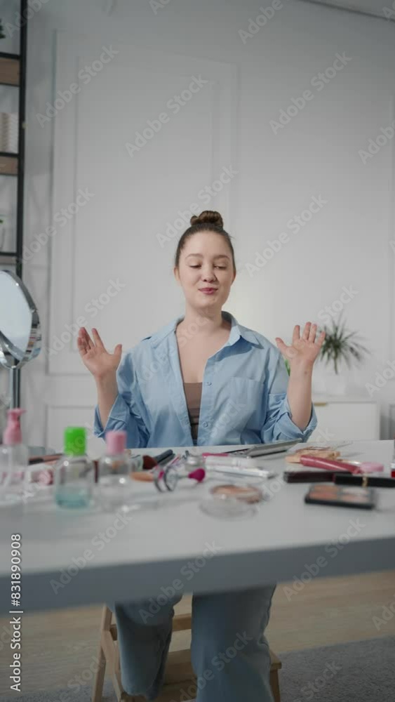 Beauty blogger talking about brow care and makeup for followers, vertical video. Influencer woman makeup artist showing daily makeup routine tutorial, trends and fashion in beauty industry, portrait Beauty blogger talking about brow care and makeup for followers, vertical video. Influencer woman makeup artist showing daily makeup routine tutorial, trends and fashion in beauty industry, portrait