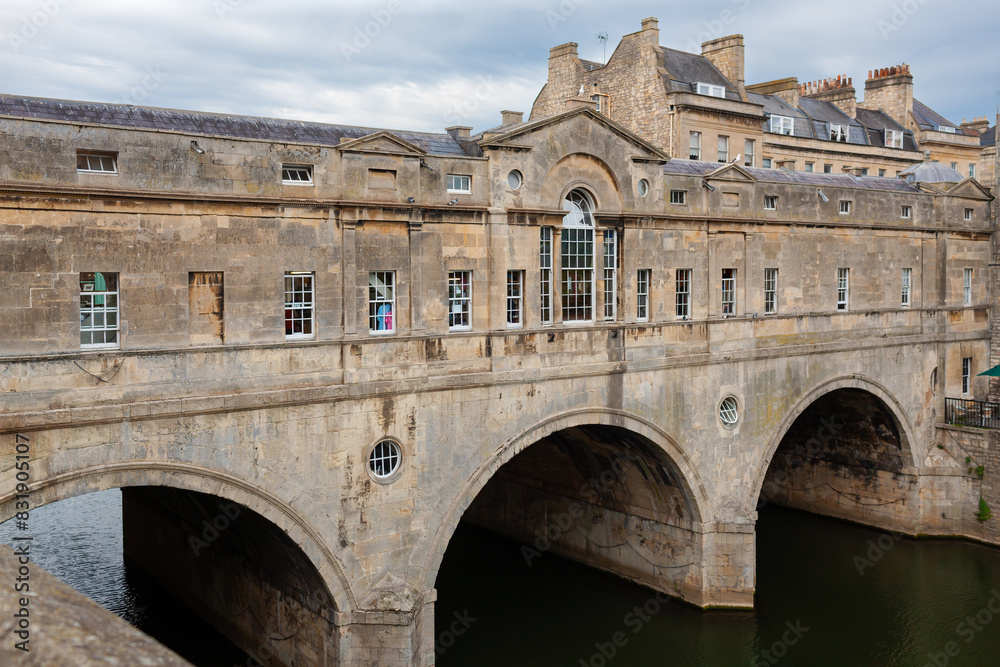 Pulteney Bridge over River Avon. Historic pedestrian and traffic bridge lined with retail shops in Bath, Somerset, United Kingdom. 