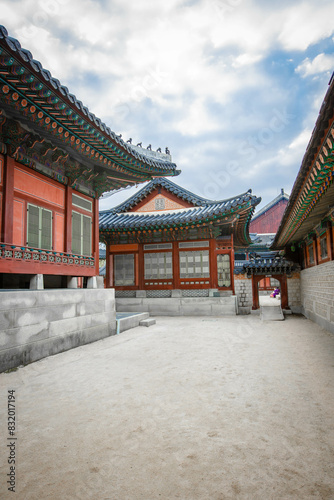 Obraz na płótnie the side doors and walls of Gyeongbokgung Palace w salonie