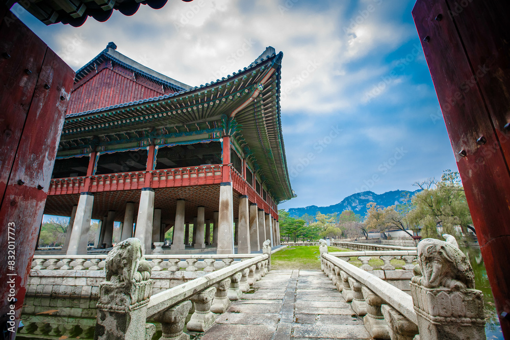 Gyeongbokgung Palace is the palace of Joseon Dynasty.