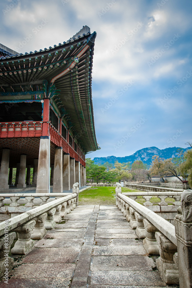 Gyeongbokgung Palace is the palace of Joseon Dynasty.