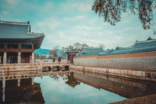 Obraz na płótnie Royal pond in Gyeonbokgung Palace, Seoul, South Korea w salonie
