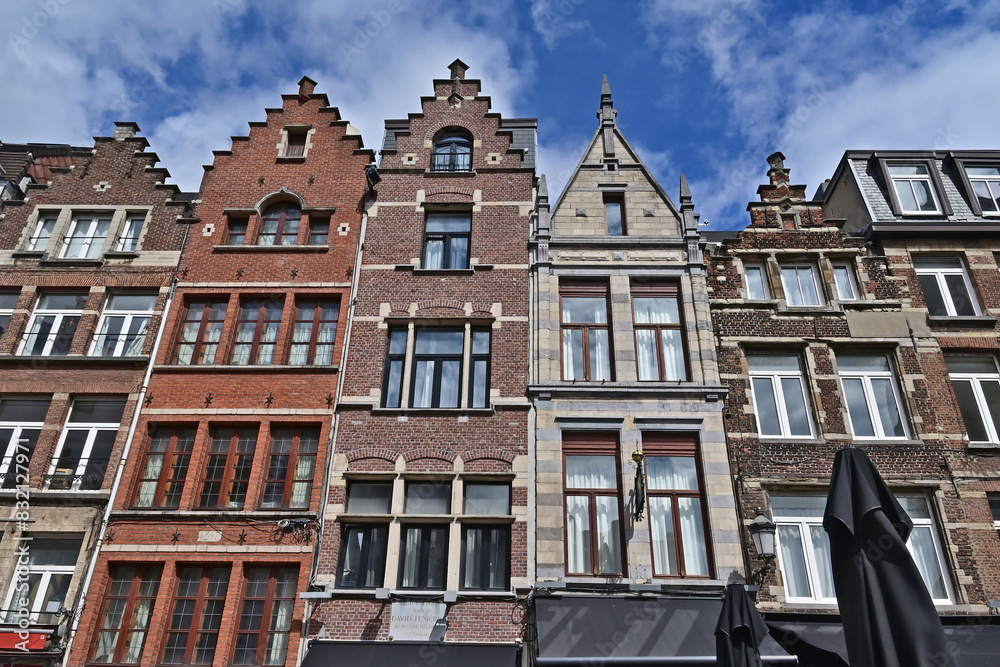 Fototapeta premium Anversa, antiche case e palazzi del centro storico - Fiandre, Belgio