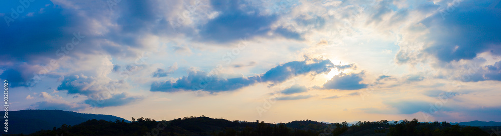 Obraz premium Stunning views of nature and mountains with colorful sunsets in a cloudy sky. Outdoor nature travel background. The world of beauty. Natural panorama photography.