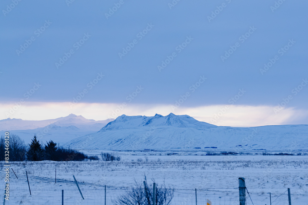 Obraz premium Distant Snowy Mountains with Fading Light