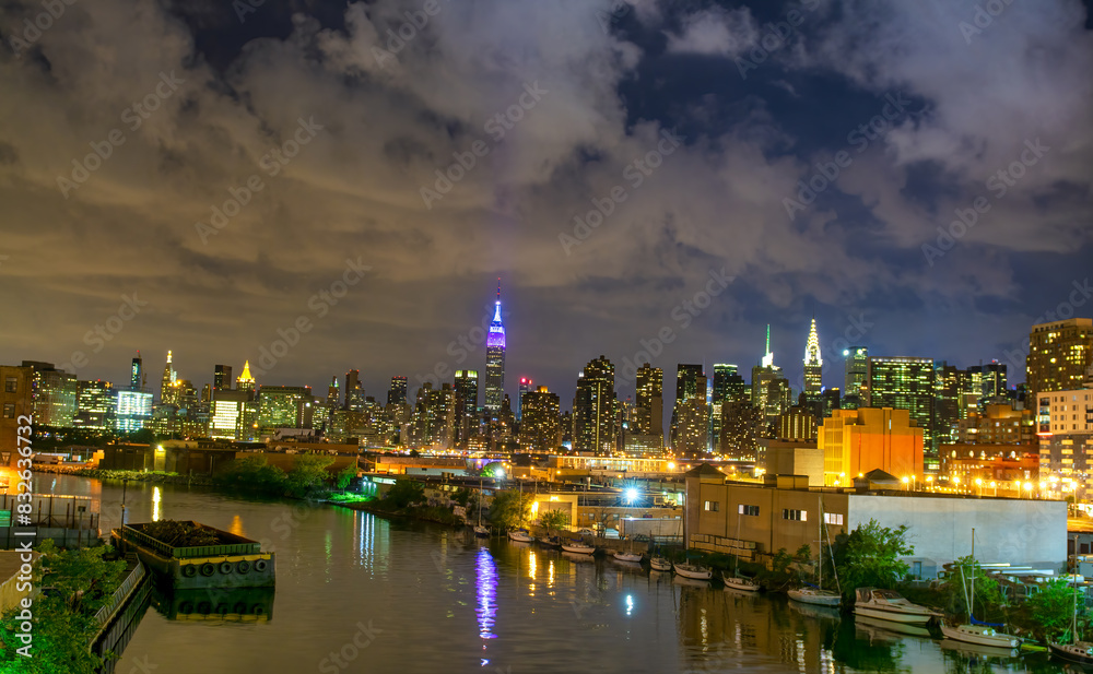 Fototapeta premium New York City skyline at night