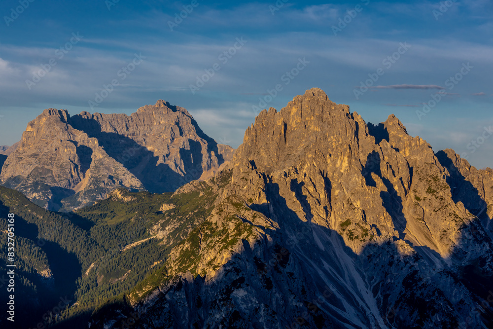Fototapeta premium Dolomites beautiful mountain landscape on a sunny day. Hiking in the Alps in Italy, South Tirol mountain range of Alpi Dolomiti di Sesto near Cortina di Amprezzo and Tre Cime di Lavaredo alpine scene